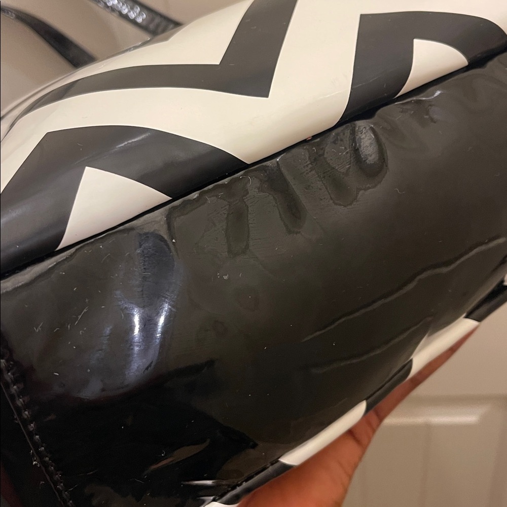 EY Boutique please check all picture of condition - Picture 11 of 17